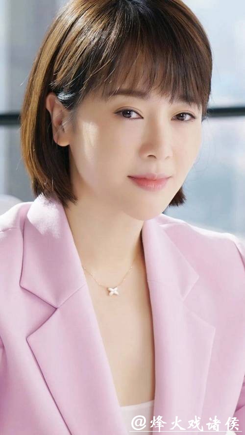 她曾是体操冠军，16岁被姜文带进娱乐圈，风流成性，绯闻多如雪花